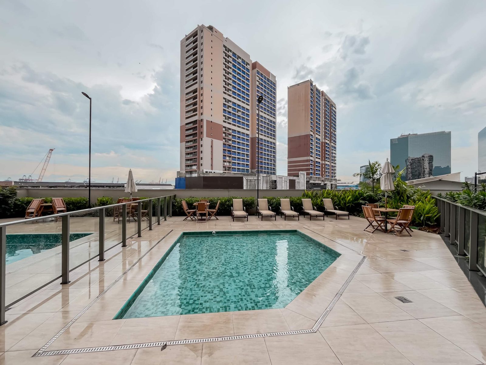 Piscina e área de lazer do Rio Energy Residencial